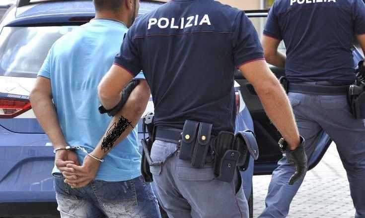 Salerno: arresto per spaccio stupefacenti a minorenne