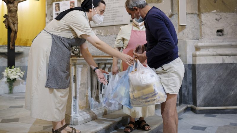 Castellammare di Stabia: emergenza famiglie e povertà, massicce richieste a mense Francescane “Operazione Pane”  