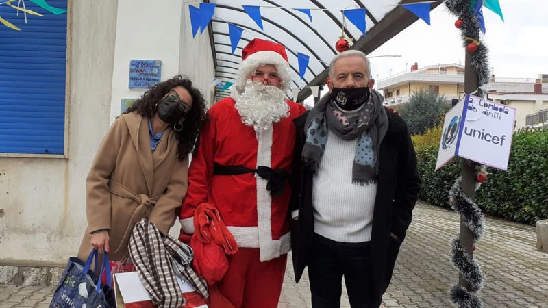 Roccapiemonte: Babbo Natale tra gli alunni nelle scuole