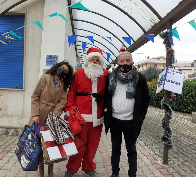 Roccapiemonte: Babbo Natale tra gli alunni nelle scuole