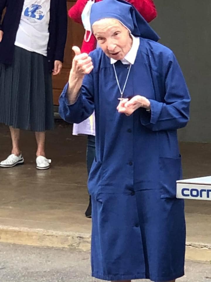 Lourdes: alla Scuola Immacolata di Soum, suor Hélène-Marie spegne 100 candeline!