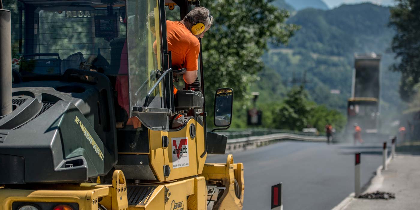 Salerno: lavori in corso sistemazione asfalto stradale