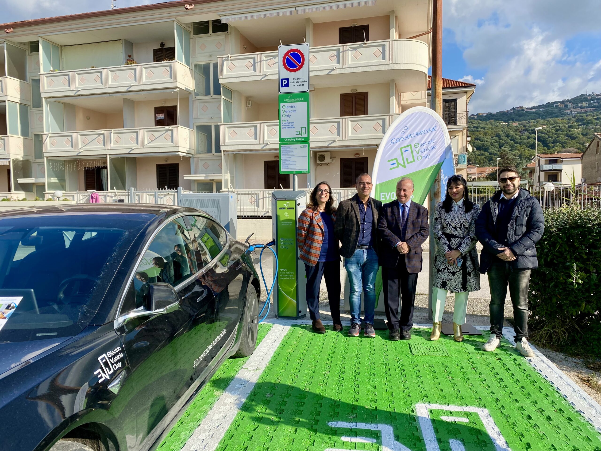 Ascea: Convergenze, inaugurata 21^ colonnina “Evo” per veicoli elettrici