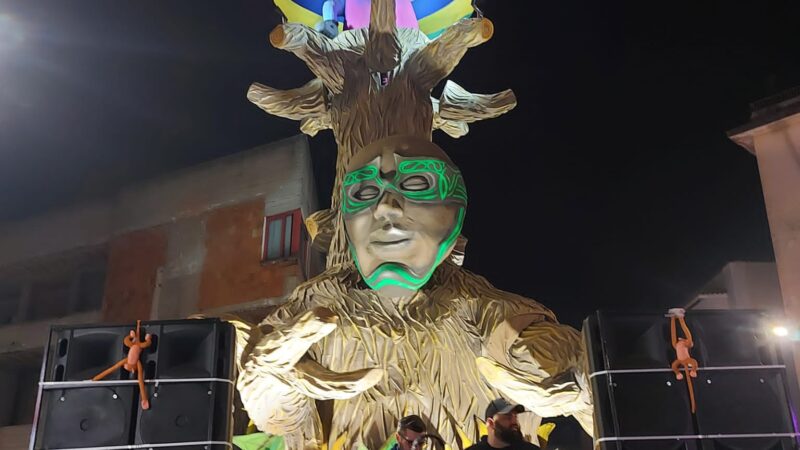 San Valentino Torio: Carnevale con monumentali carri  