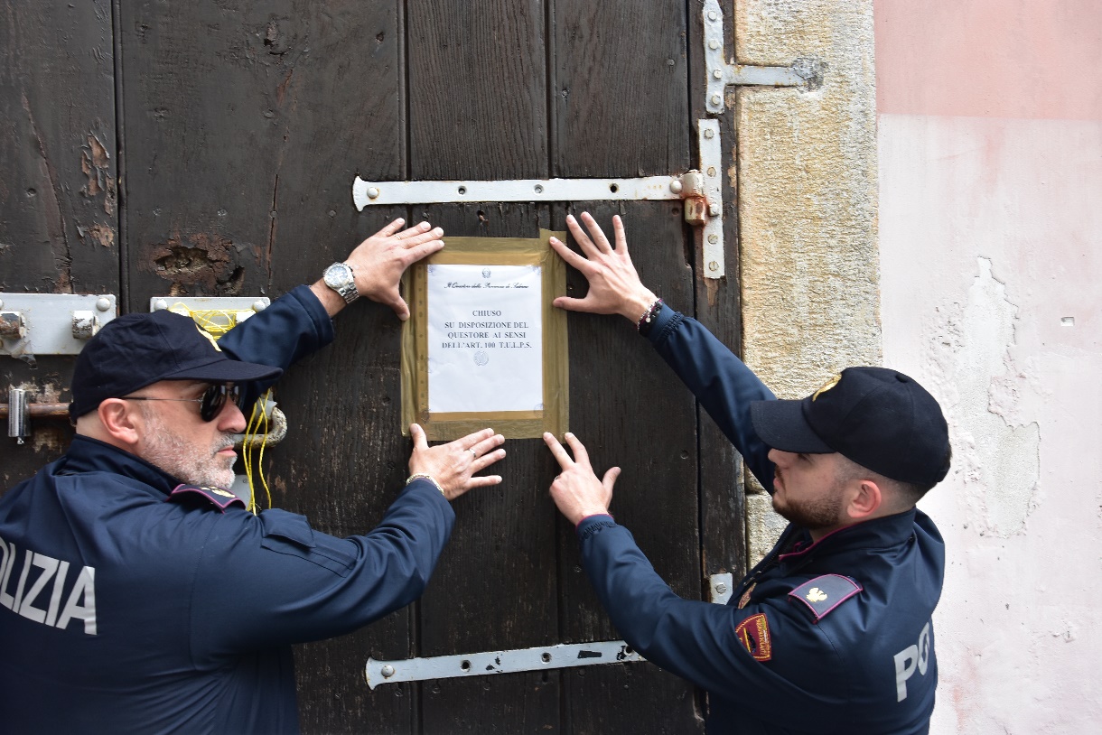 Salerno: bevande alcoliche a minori sedicenni, sospesa attività bar del Centro  