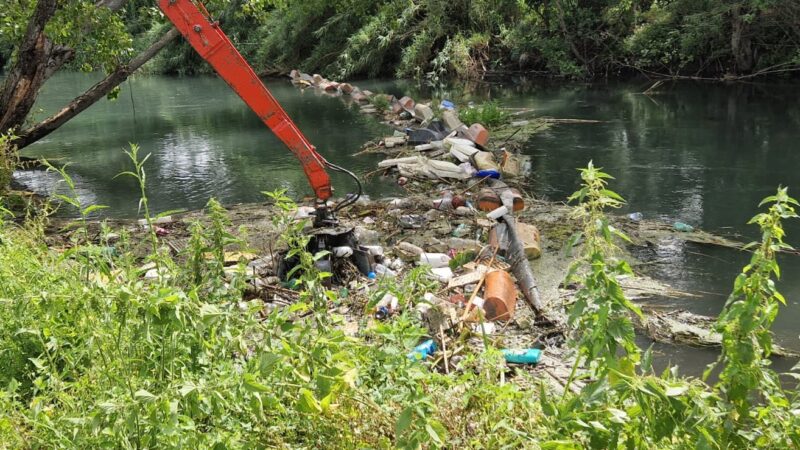 Sarno: al via rimozione rifiuti abbandonati nel fiume Sarno