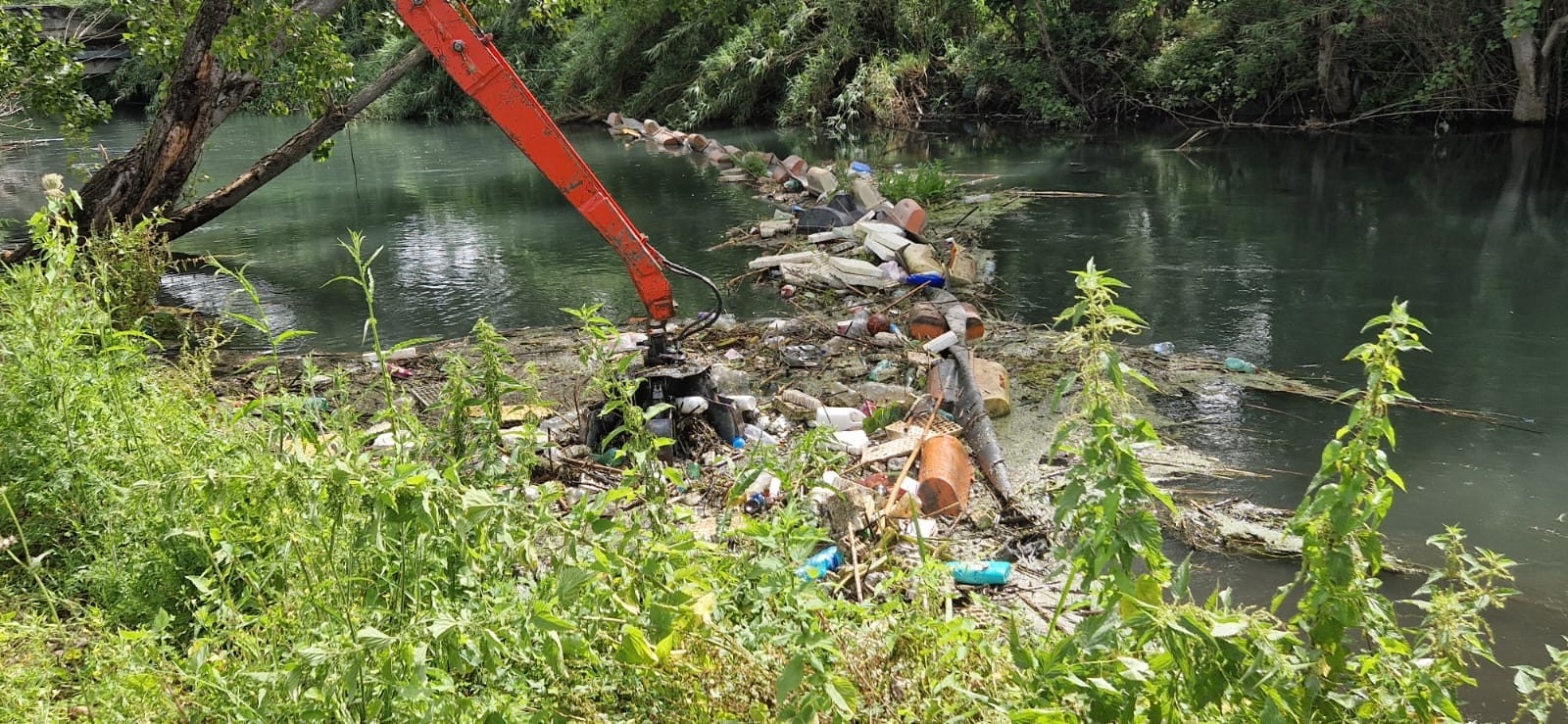 Sarno: al via rimozione rifiuti abbandonati nel fiume Sarno