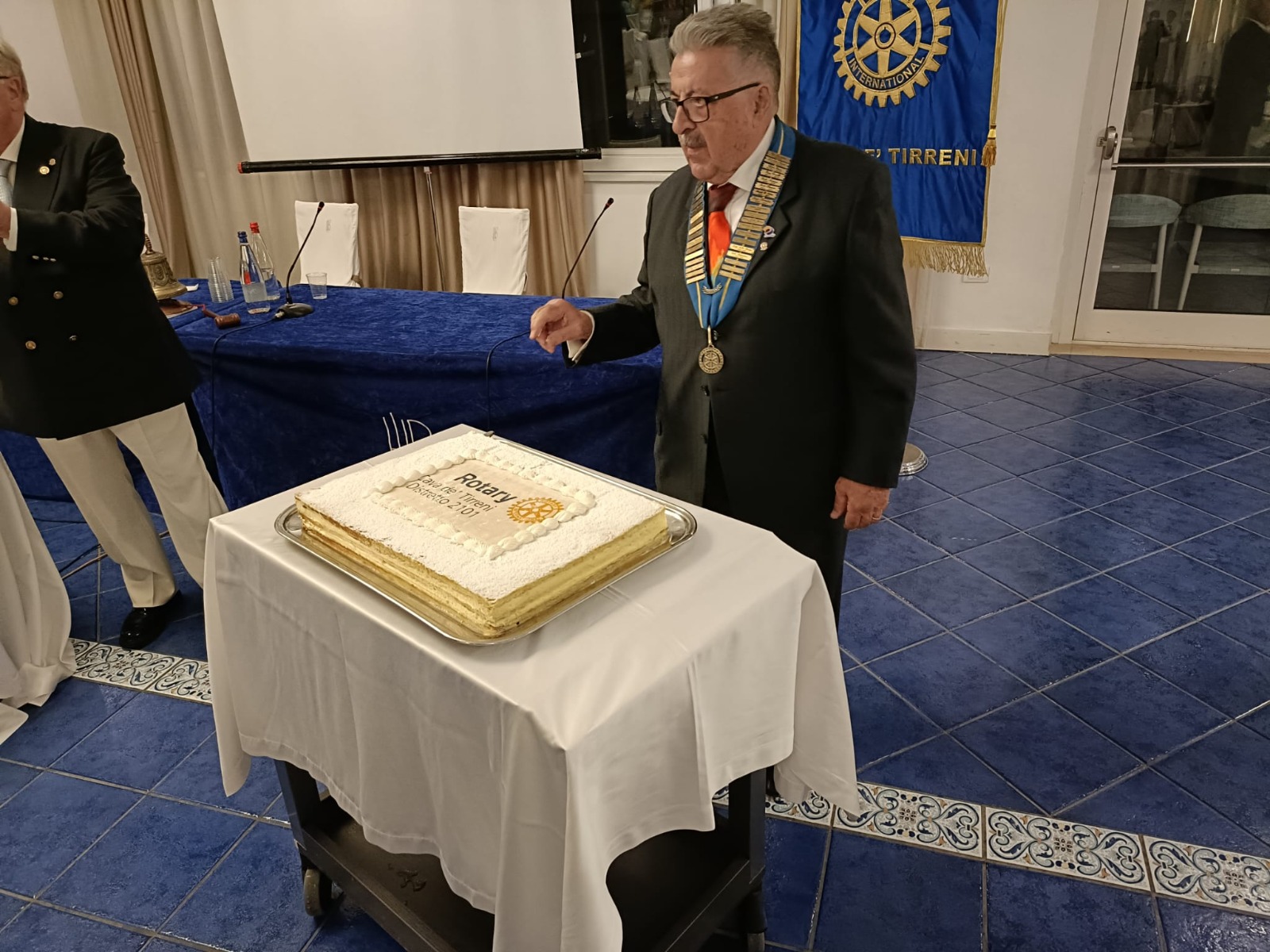 Cava de’ Tirreni: Rotary Club, scambio del Collare tra Ester Cherri ed Ugo Sorrentino