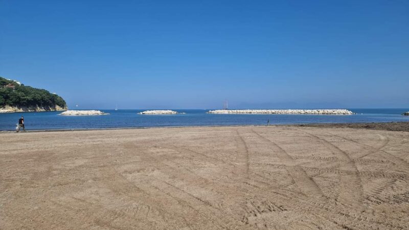 Agropoli: spiaggia lido Azzurro affollata dopo rimozione posidonia