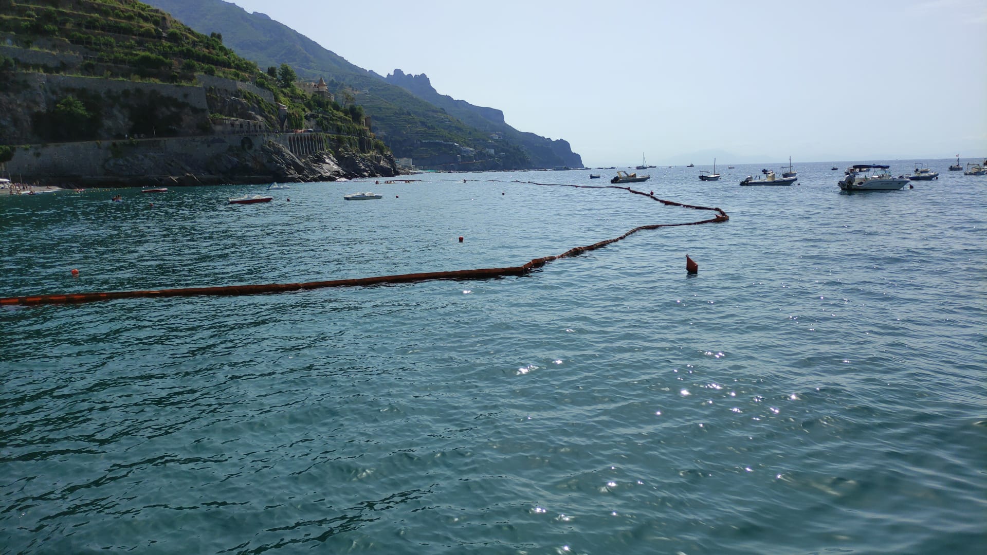 Salerno: mare sporco, consigliere Cammarota “Tavolo prefettizio e cordone gommato a protezione” 