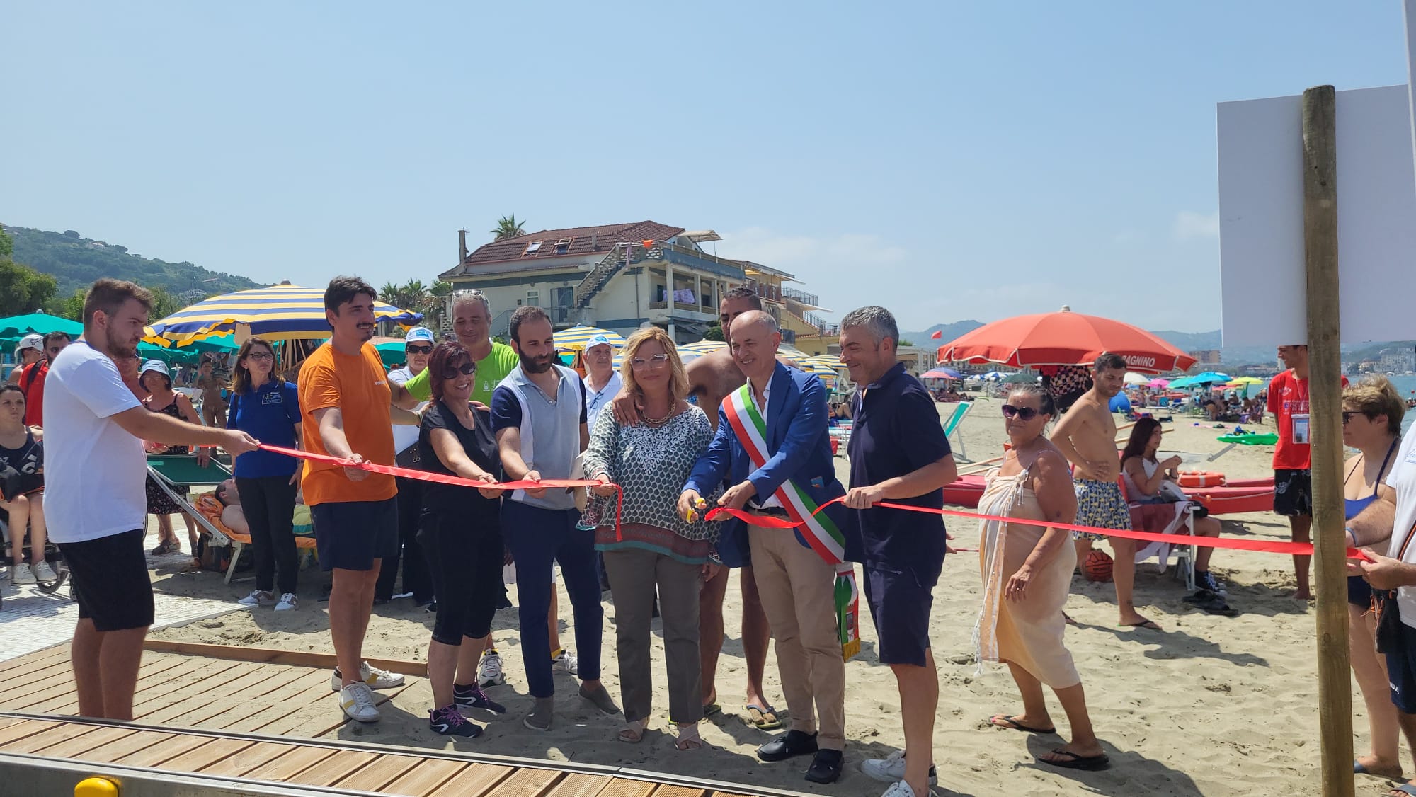 Agropoli: mare per tutti, inaugurato dispositivo Seatrac su spiaggia lungomare