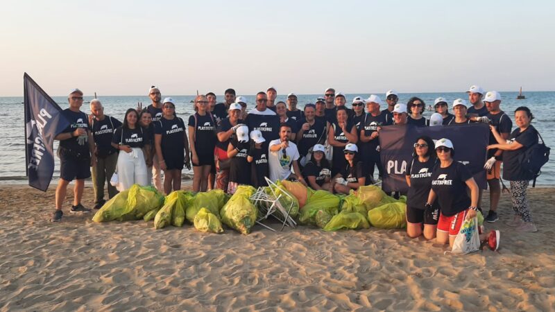 Roma: Plastic Free, rimosse oltre 35 tonnellate di plastica e rifiuti da spiagge