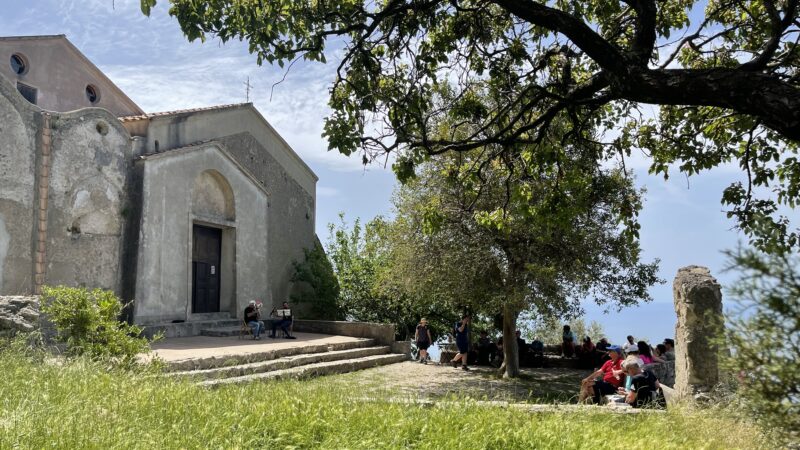 Costa d’Amalfi: Distretto Turistico, I Suoni degli Dei speciale e  “La Camminata di Gennaro Amendola”: da Praiano a San Domenico