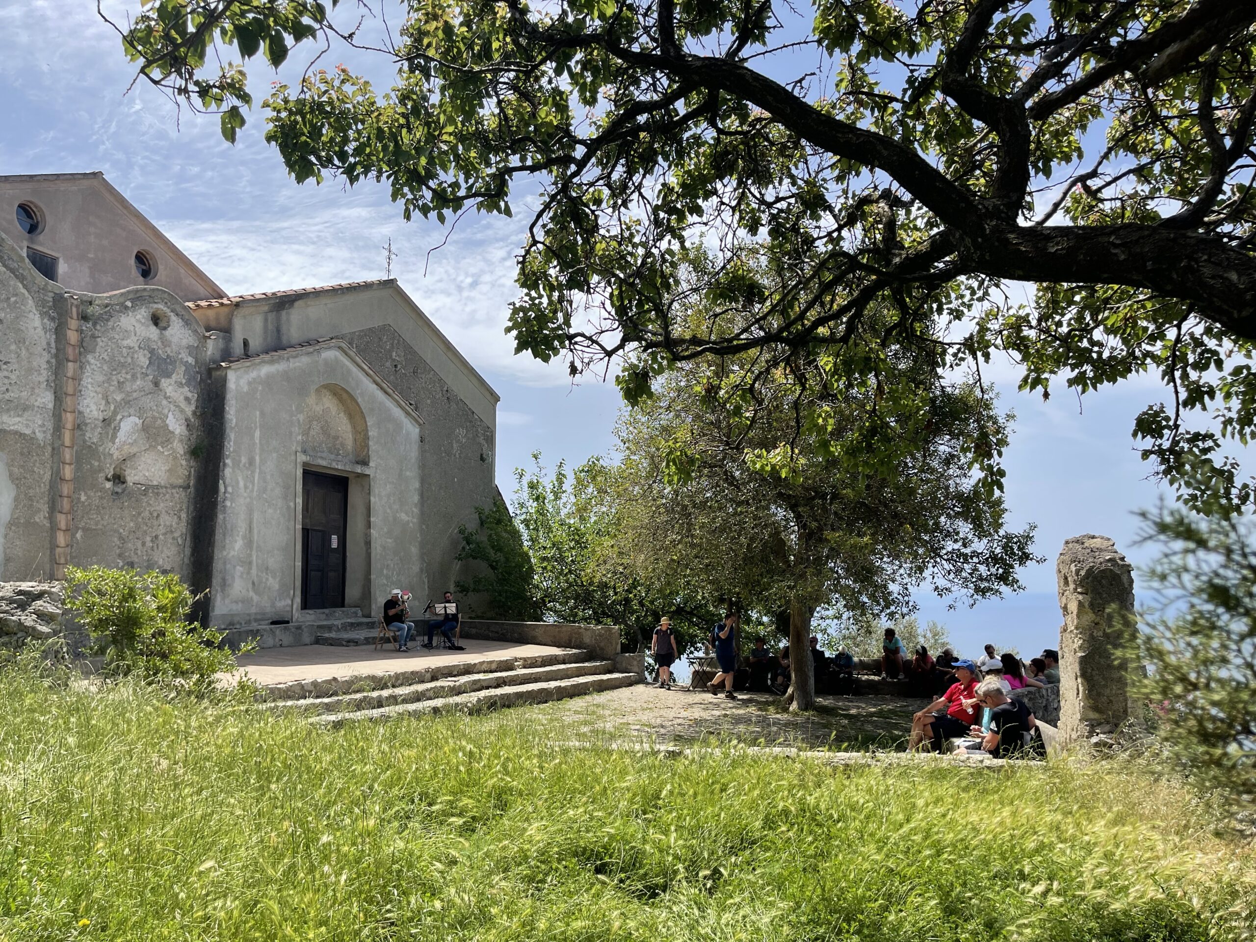 Costa d’Amalfi: Distretto Turistico, I Suoni degli Dei speciale e  “La Camminata di Gennaro Amendola”: da Praiano a San Domenico