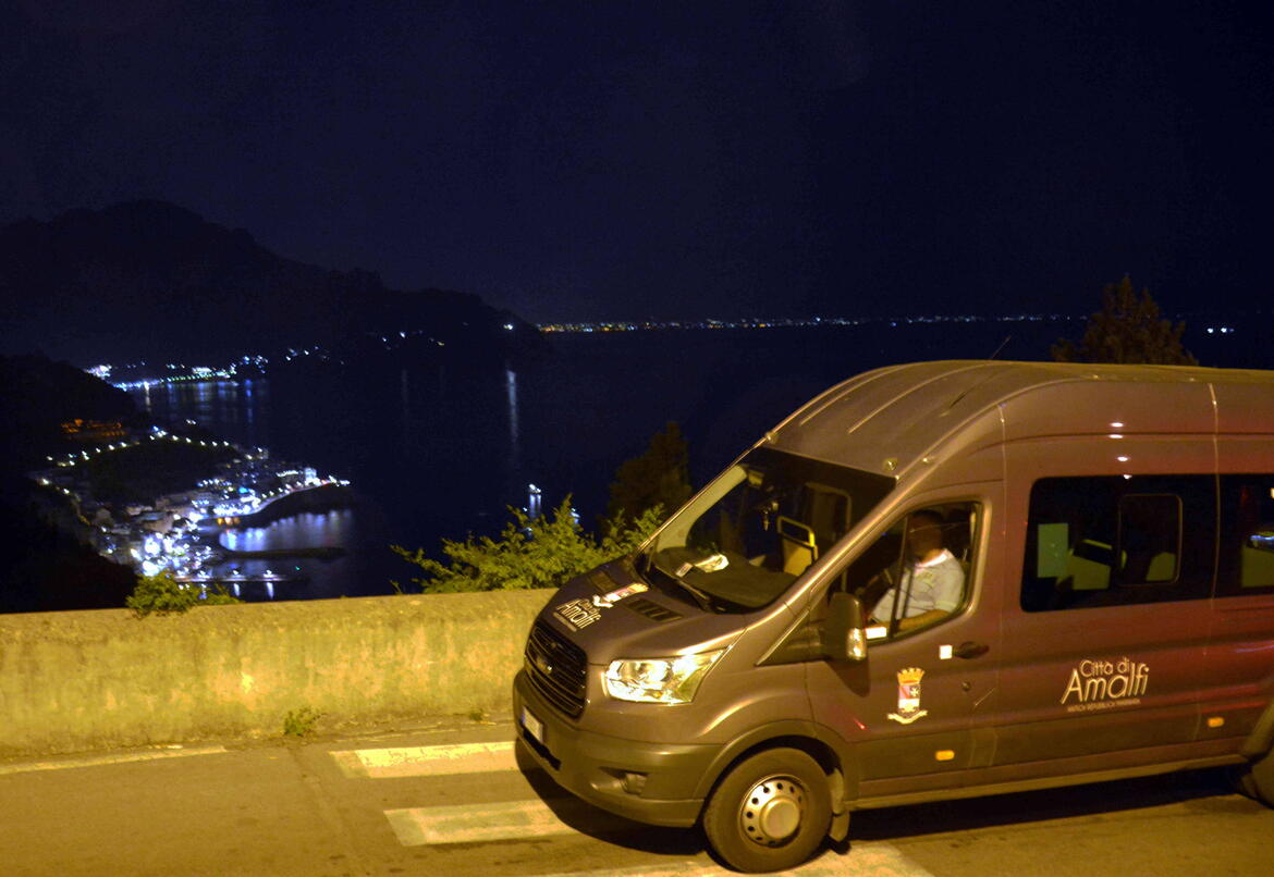 Amalfi: prorogato servizio mini bus notturno per frazioni