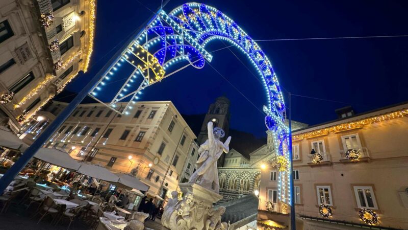 Amalfi: accese luminarie natalizie