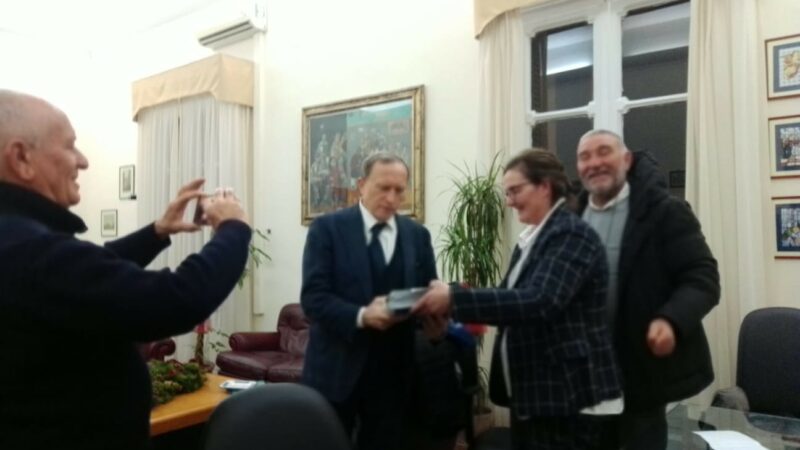 Campania: ritiro delibera regionale, Cittadinanzattiva consegna 9.500 firme ad Assessore Bonavitacola