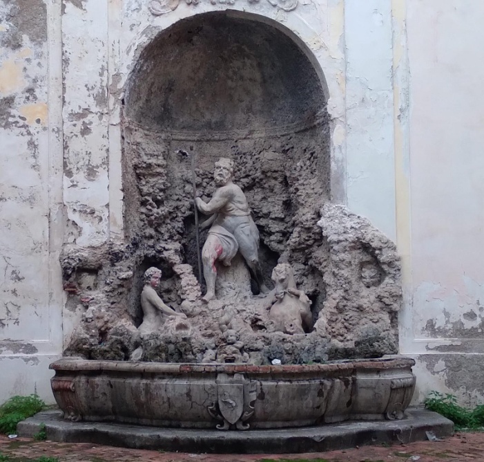 Salerno: Palazzo Ruggi e la fontana del Nettuno       