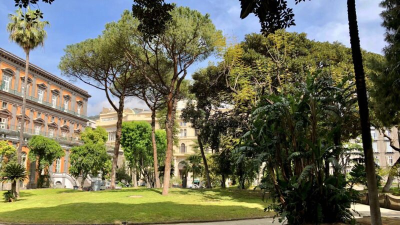 Napoli: TAR, respinto ricorso, divieto accesso cani nei giardini di Palazzo Reale