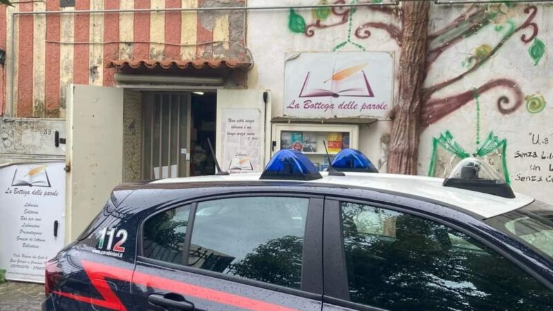 San Giorgio a Cremano: furto nella libreria “La Bottega delle Parole”, rubati pochi spiccioli e divelto gazebo esterno