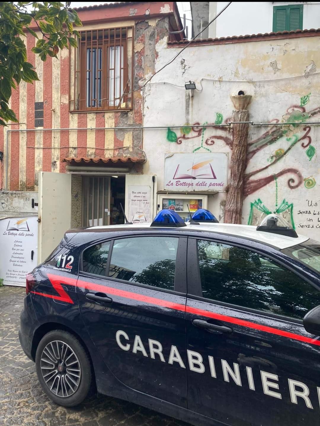 San Giorgio a Cremano: furto nella libreria “La Bottega delle Parole”, rubati pochi spiccioli e divelto gazebo esterno