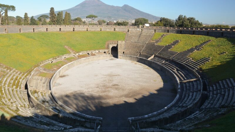 Pompei: all’Anfiteatro, ludi pompeiani tra gladiatori, legionari e Plinio il Vecchio