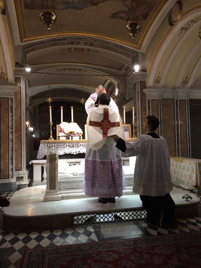 Napoli: Arcivescovo Battaglia sopprime celebrazione S. Messa in rito romano antico nella Basilica di San Paolo Maggiore/ Santuario di San Gaetano