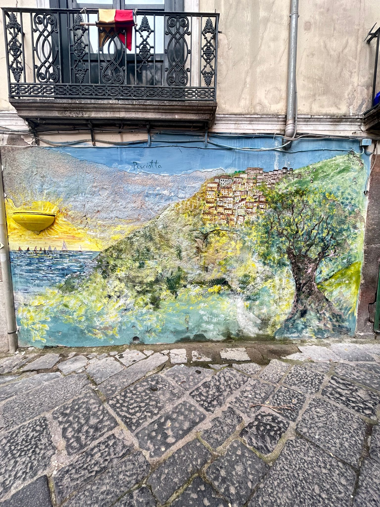 Salerno: “Pisciotta di fronte al Duomo”