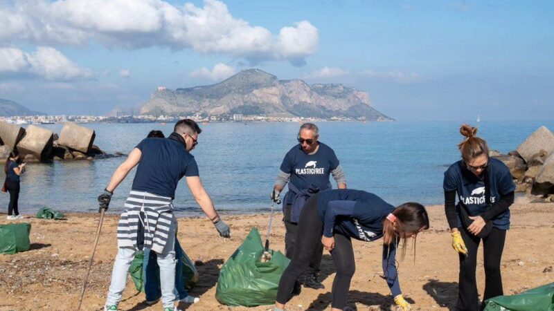 Campania: Plastic Free, Giornata dell’Ambiente e degli Oceani, volontari impegnati