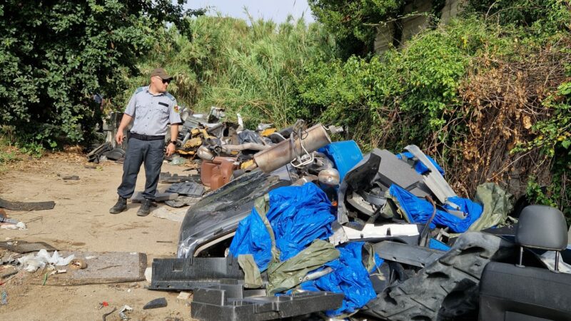 Giugliano: Lipu, carcasse d’ auto rubate e cannibalizzate, scoperto cimitero di veicoli