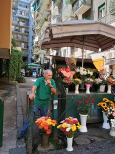 Napoli: storico chiosco di fiori di Francesco, Antonio e Roberto a Via Cilea