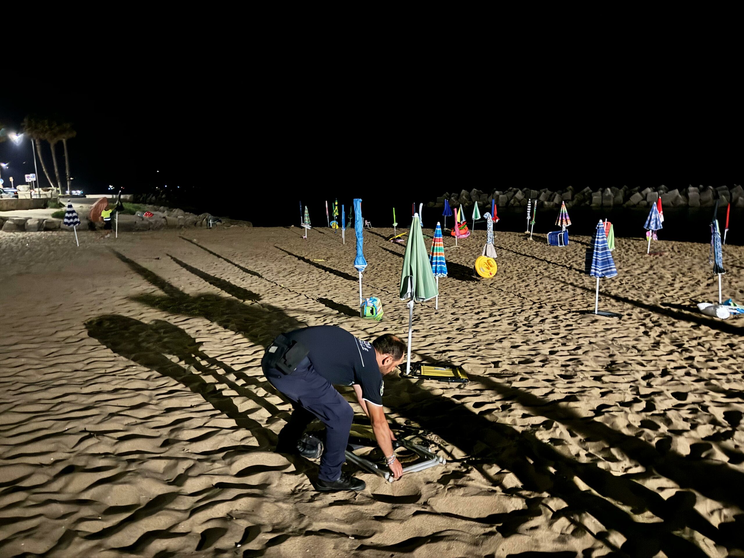 Castellabate: operazione spiagge libere, sequestrati centinaia d’ombrelloni e sedie sdraio