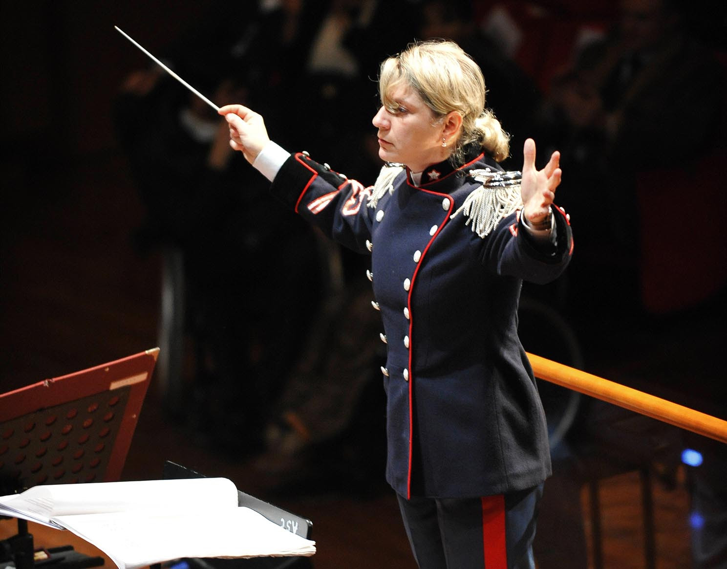 Vietri sul Mare: per “Vietri in Scena” Banda EI diretta da Maggiore Antonella Bona