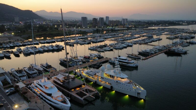 Salerno: a Marina d’Arechi “Art Explorer”, catamarano a vela più grande del mondo