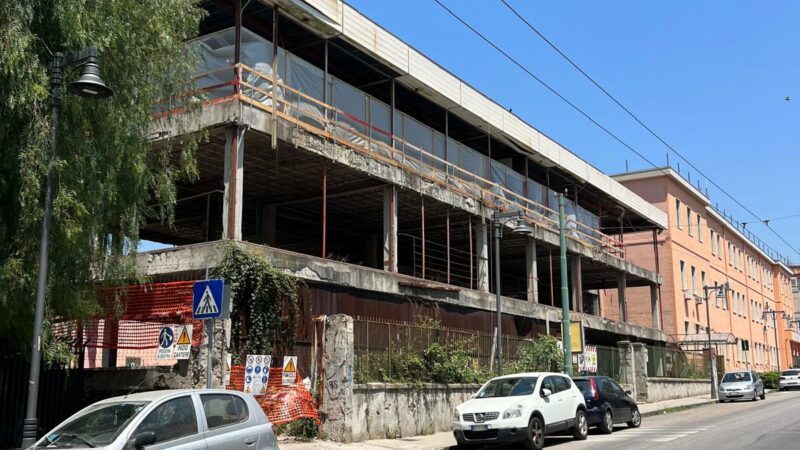 San Giorgio a Cremano: a giorni demolizione ex liceo scientifico in Corso Umberto I