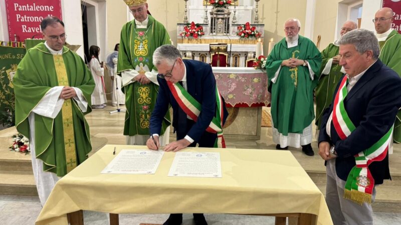 Ravello: siglato Patto di amicizia Ravello – Serrata, nel segno di San Pantaleone