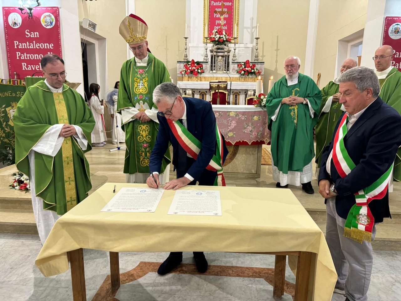 Ravello: siglato Patto di amicizia Ravello – Serrata, nel segno di San Pantaleone