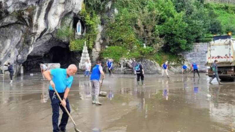 Lourdes: Grotta, ancora una volta colpita da inondazioni, ripresa graduale bagni nelle piscine