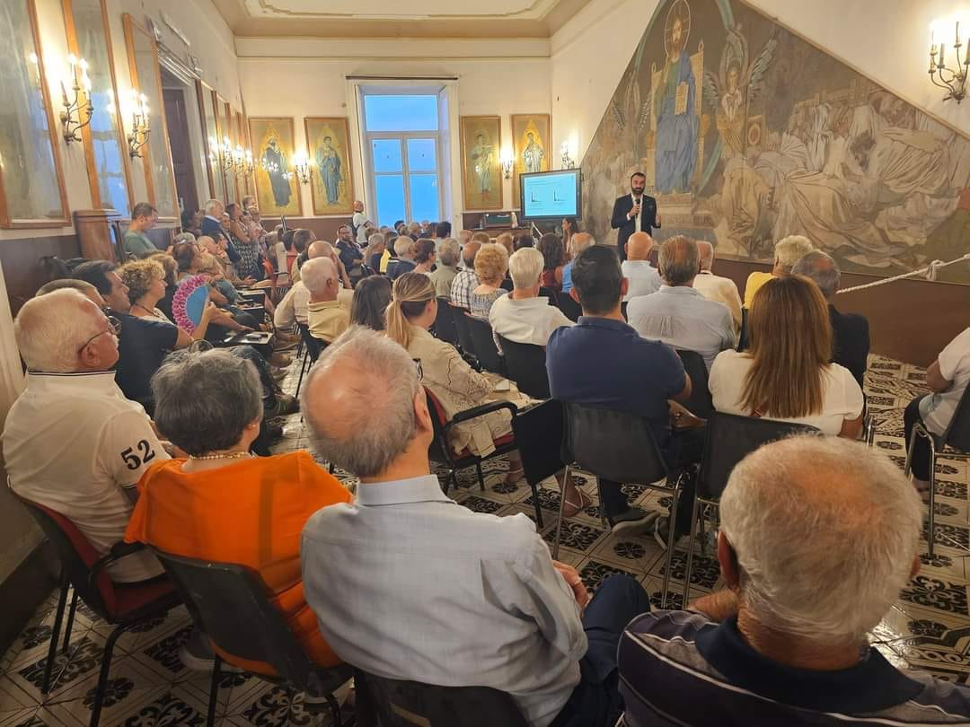 Amalfi: turisti sempre più parte della comunità, cittadini scrivono Galateo