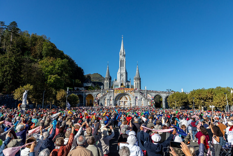 Lourdes: 17.000 pellegrini a Pellegrinaggio del Rosario 2 – 5 ottobre ’24