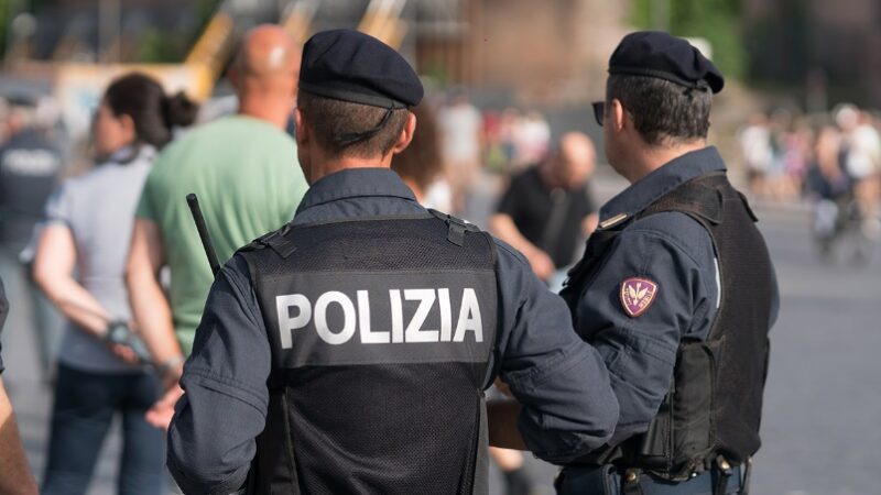 Salerno: lancio di petardi a Stadio, denunciato tifoso del Monopoli