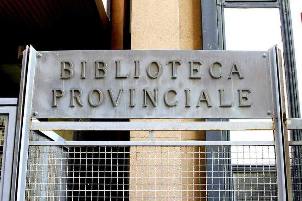 Salerno: Via Valerio Laspro, biblioteca aperta fino a sera