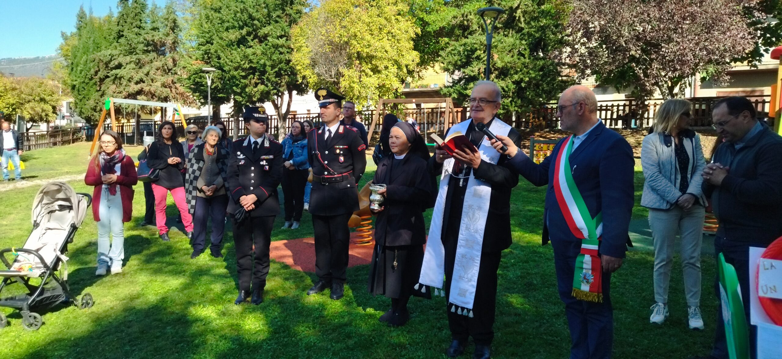 Atena Lucana: Mons. Angelo Spinillo, Vescovo di Aversa inaugura Parco Giochi a Don Diana