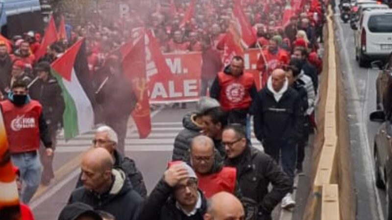 Napoli: Cgil, a sciopero generale oltre 1000 salernitani in marcia contro manovra di bilancio