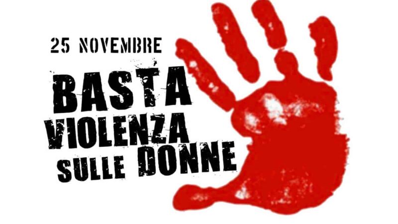 Minori: Giornata contro Violenza alle Donne, fontana in rosso