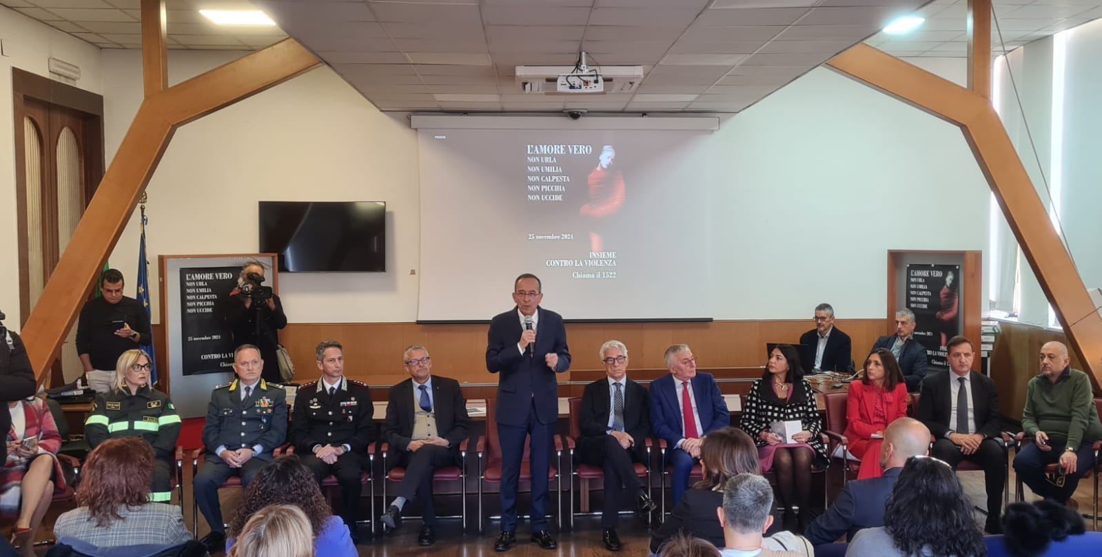 Salerno: Giornata internazionale per eliminazione violenza a donne, campagna di sensibilizzazione “insieme contro la violenza”