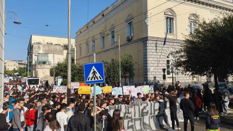 San Giorgio a Cremano: in memoria di Santo Romano corteo di 5.000 studenti con Amministrazione Comunale