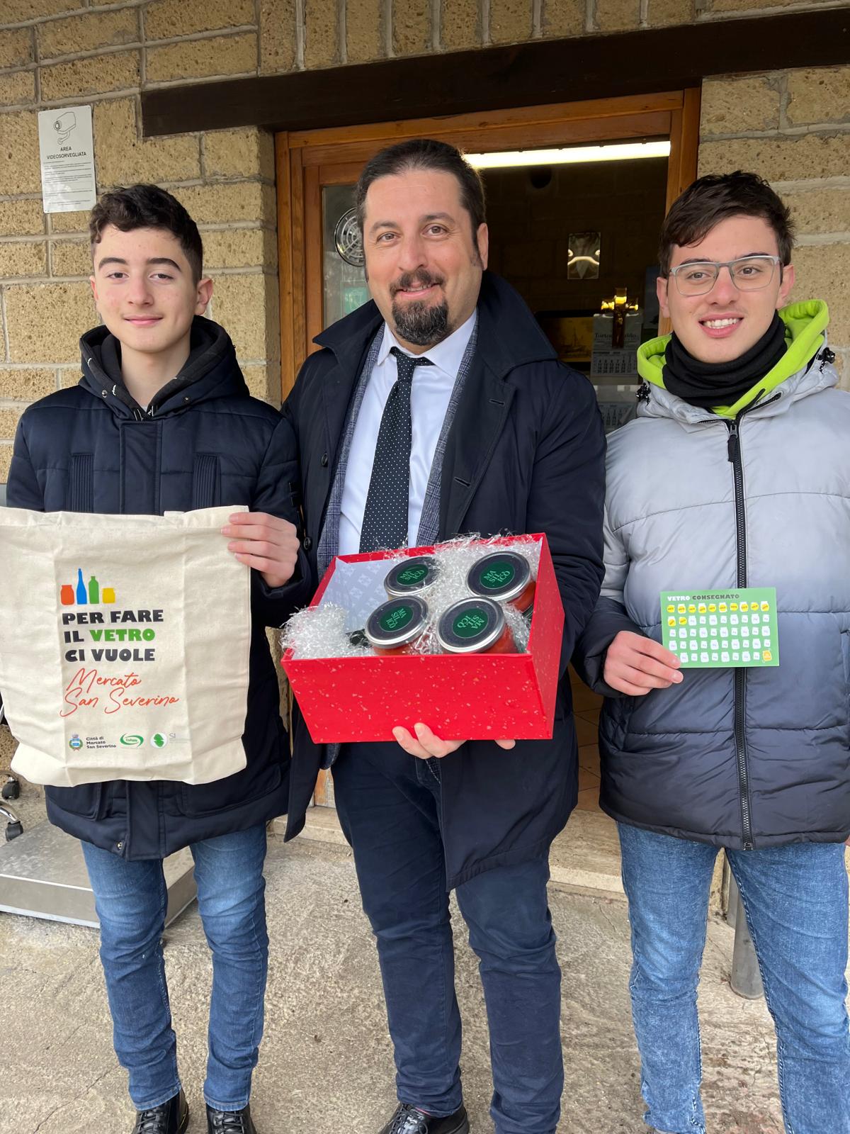 Mercato San Severino: concorso su raccolta vetro, premiati 3 cittadini virtuosi