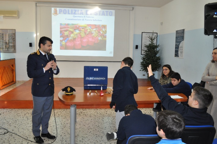 Salerno: Polizia di Stato a studenti su pericolo fuochi d’artificio