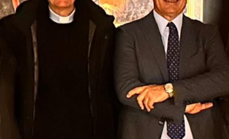 Salerno: Carisal, Mons. Antonio De Luca in visita a mostra su Caravaggio